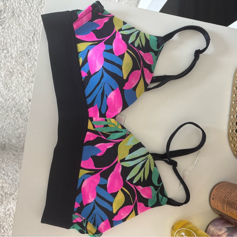PINK Victoria's Secret Leaf Print T shirt Bra
